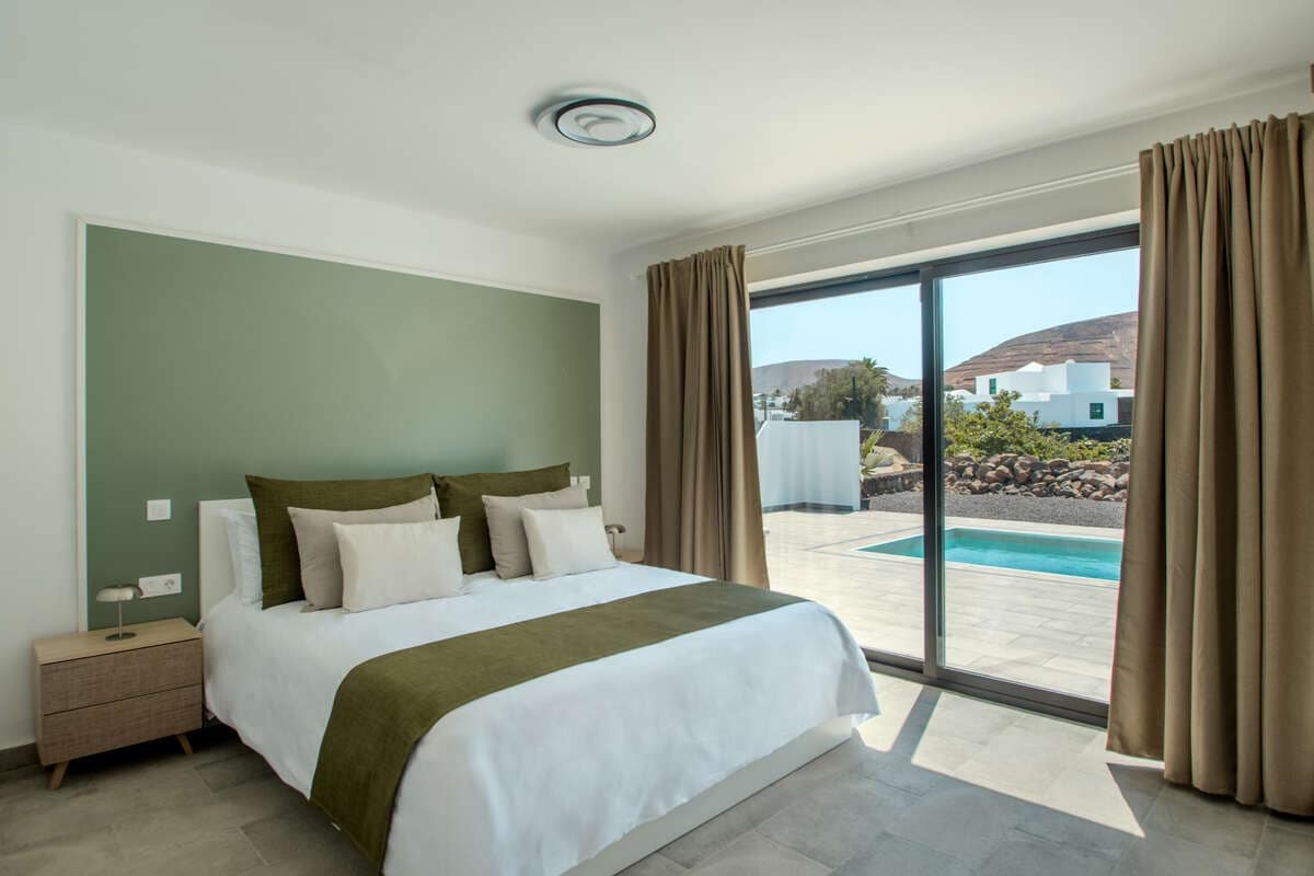 3 bedroom Villa for sale in Yaiza - € 1,275,000 (Ref: 9719373)