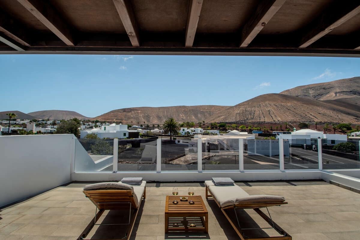 3 bedroom Villa for sale in Yaiza - € 1,275,000 (Ref: 9719373)
