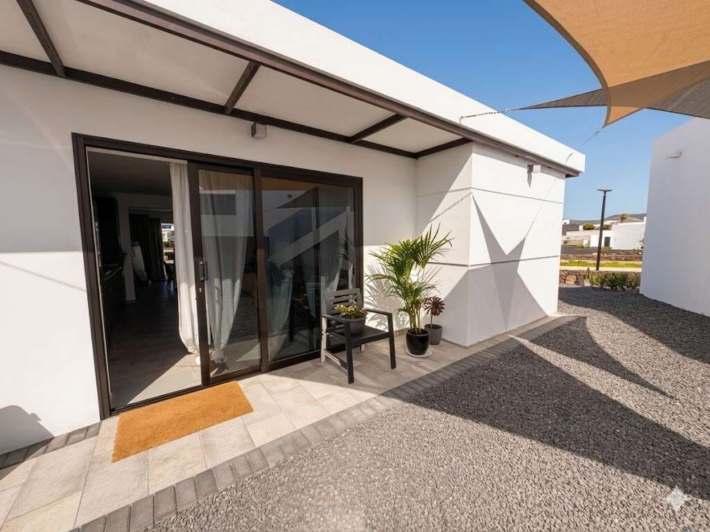 3 bedroom Villa for sale in Yaiza - € 1,275,000 (Ref: 9719373)