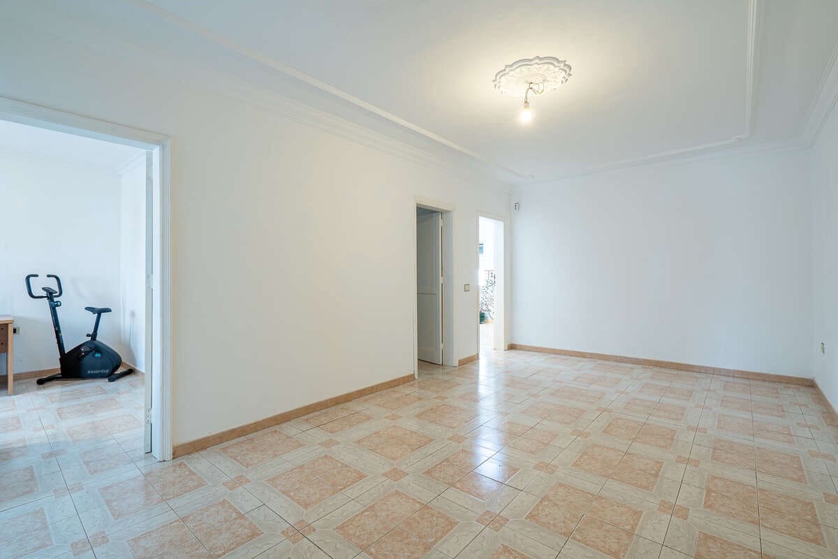 4 bedroom Finca/Country House for sale in Arrecife with garage - € 290,000 (Ref: 9747512)