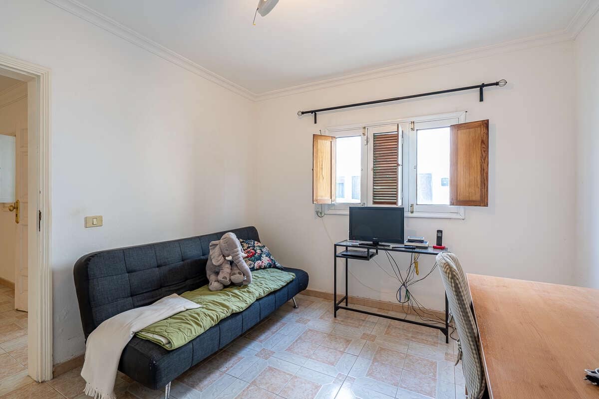 4 bedroom Finca/Country House for sale in Arrecife with garage - € 290,000 (Ref: 9747512)