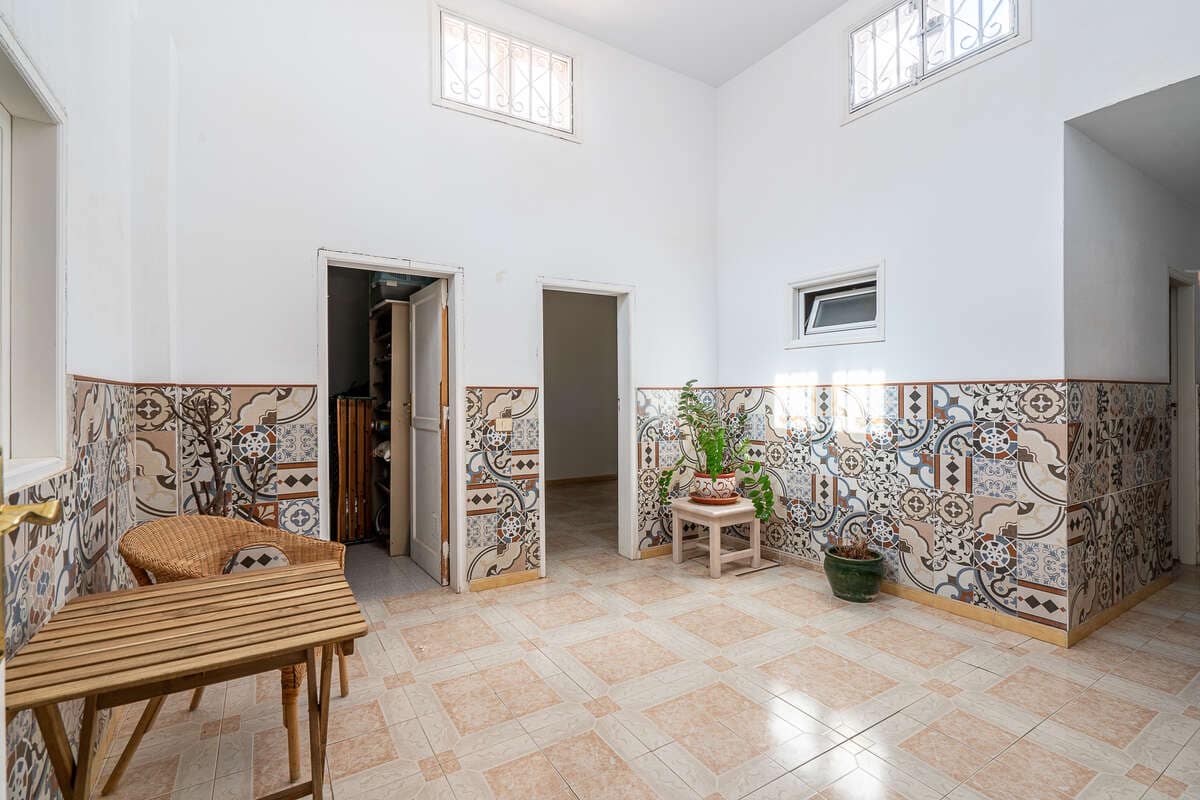 4 bedroom Finca/Country House for sale in Arrecife with garage - € 290,000 (Ref: 9747512)