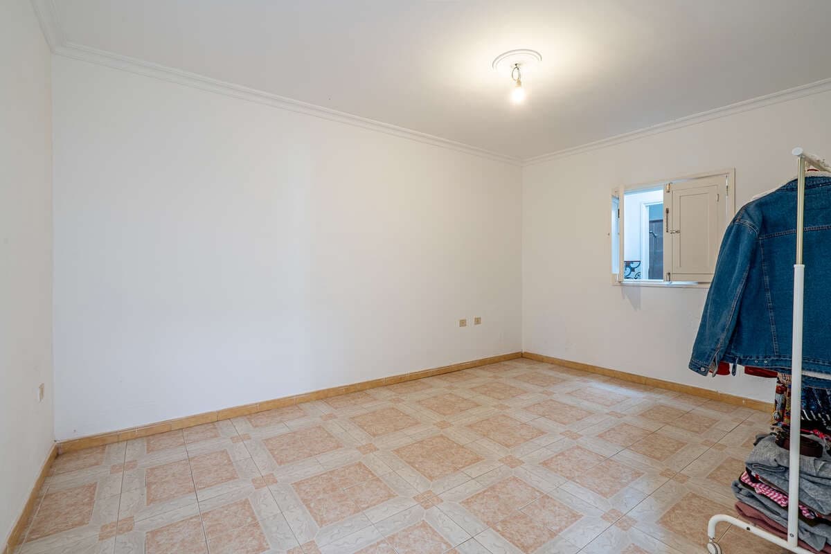 4 bedroom Finca/Country House for sale in Arrecife with garage - € 290,000 (Ref: 9747512)