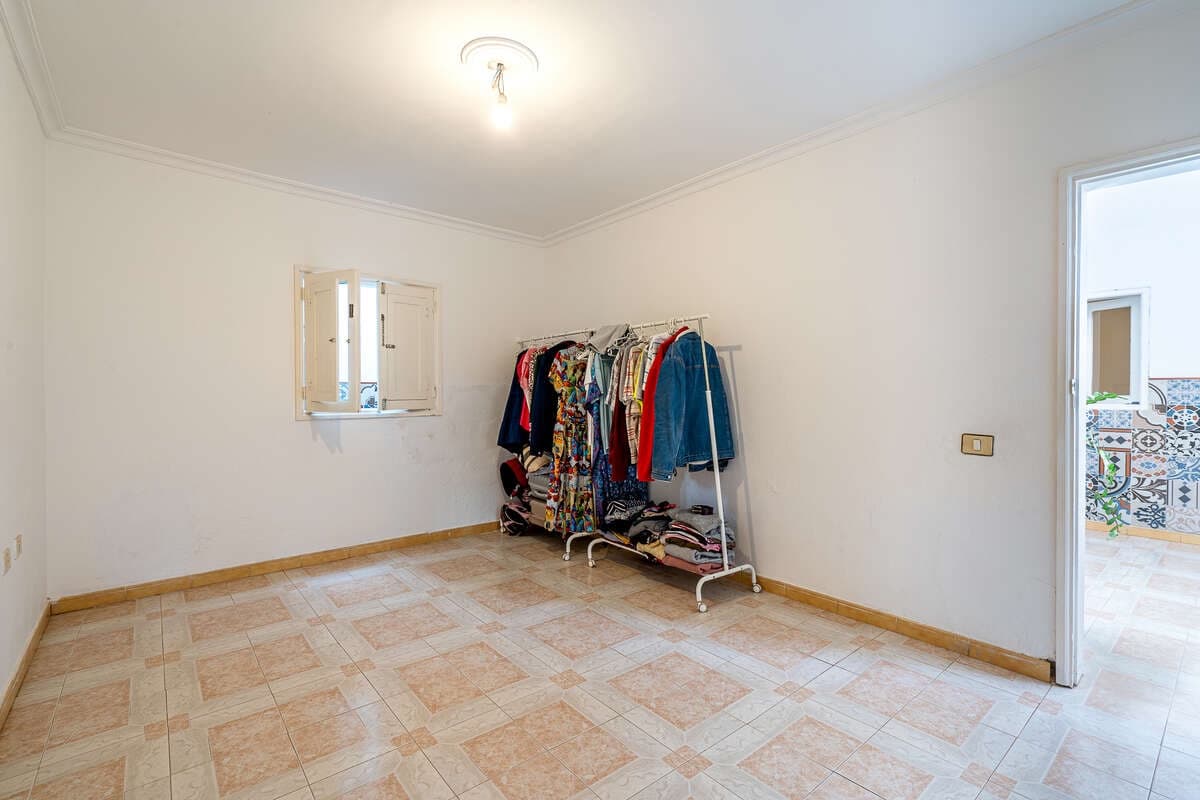 4 bedroom Finca/Country House for sale in Arrecife with garage - € 290,000 (Ref: 9747512)