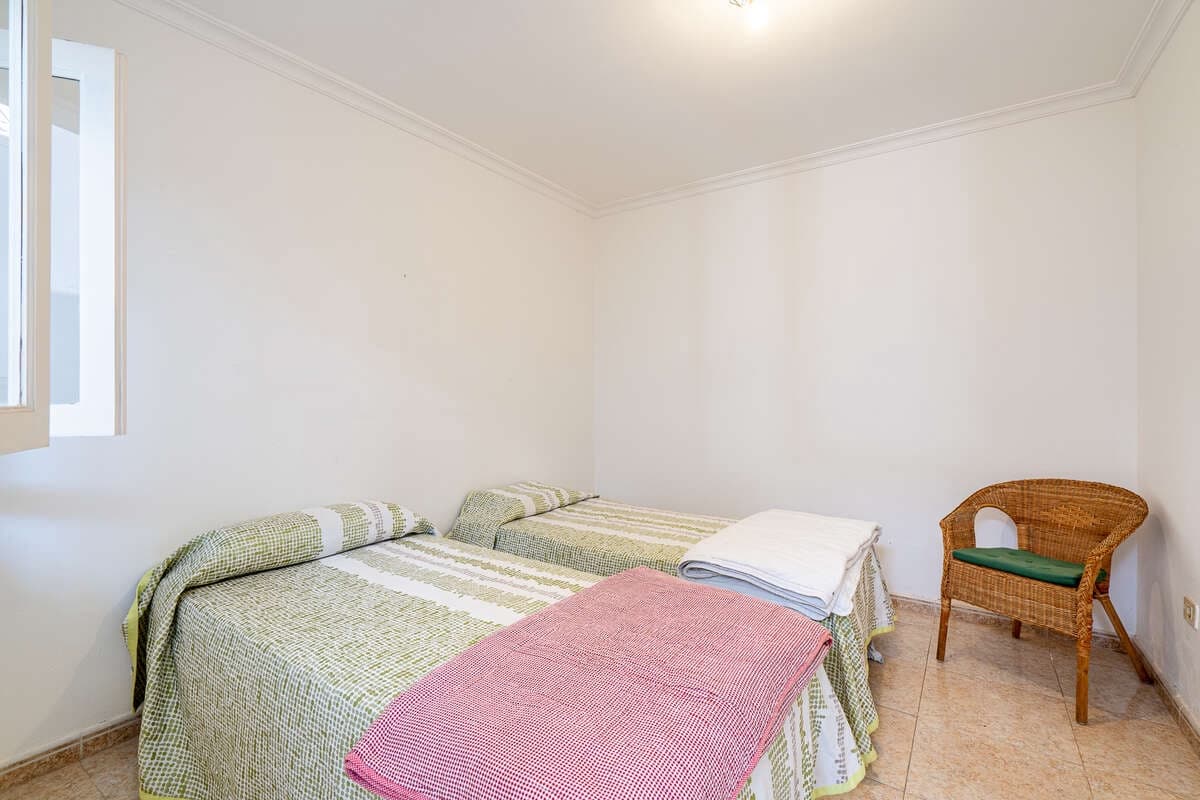 4 bedroom Finca/Country House for sale in Arrecife with garage - € 290,000 (Ref: 9747512)