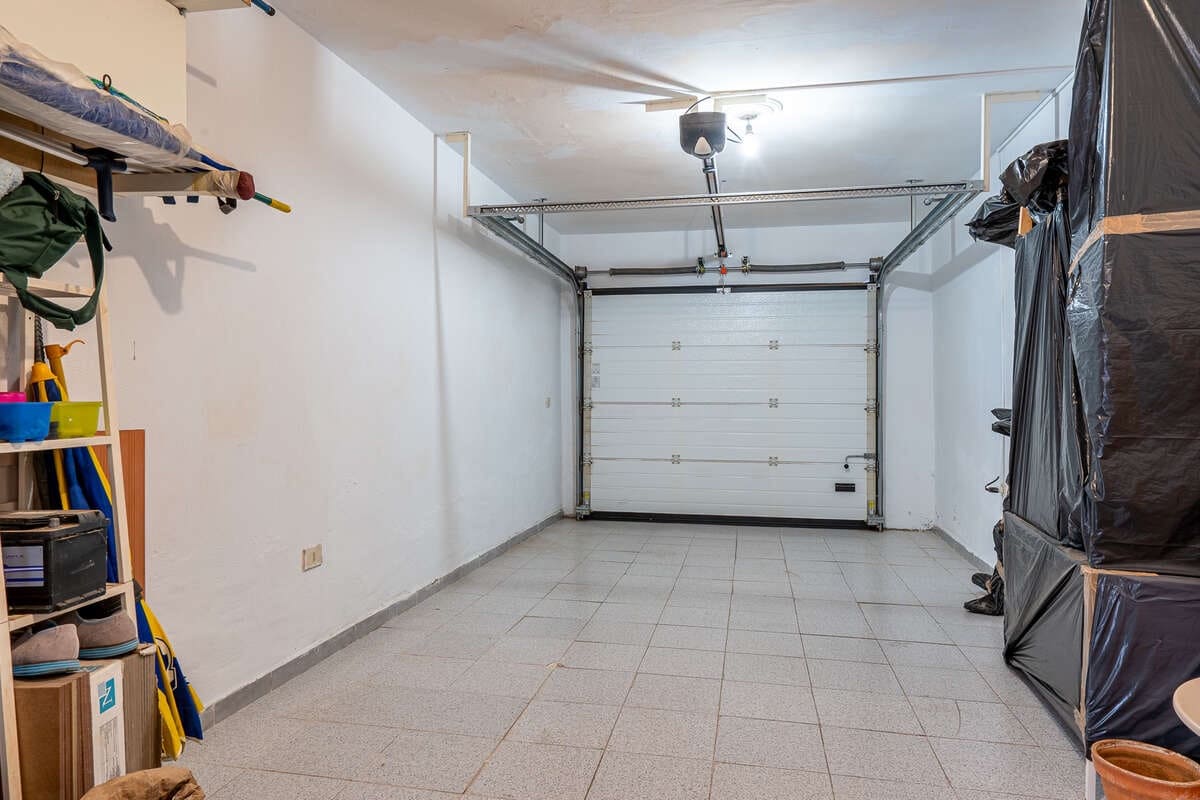 4 bedroom Finca/Country House for sale in Arrecife with garage - € 290,000 (Ref: 9747512)