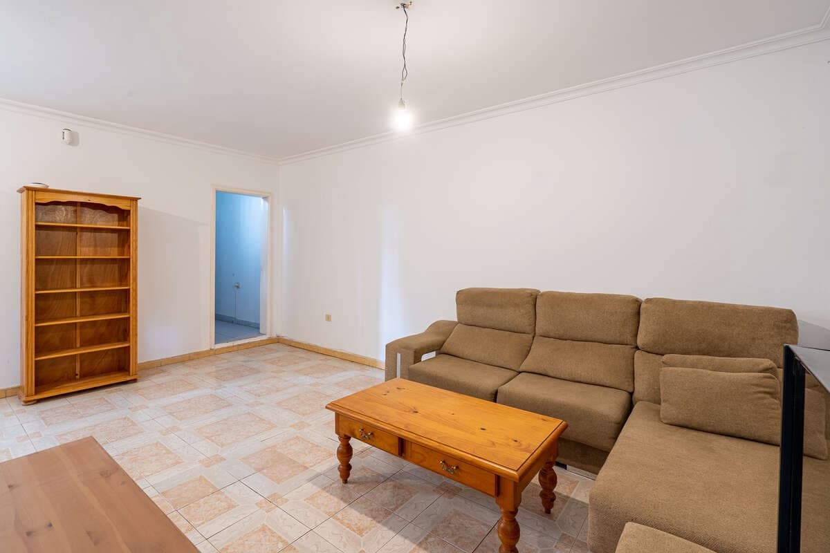 4 bedroom Finca/Country House for sale in Arrecife with garage - € 290,000 (Ref: 9747512)