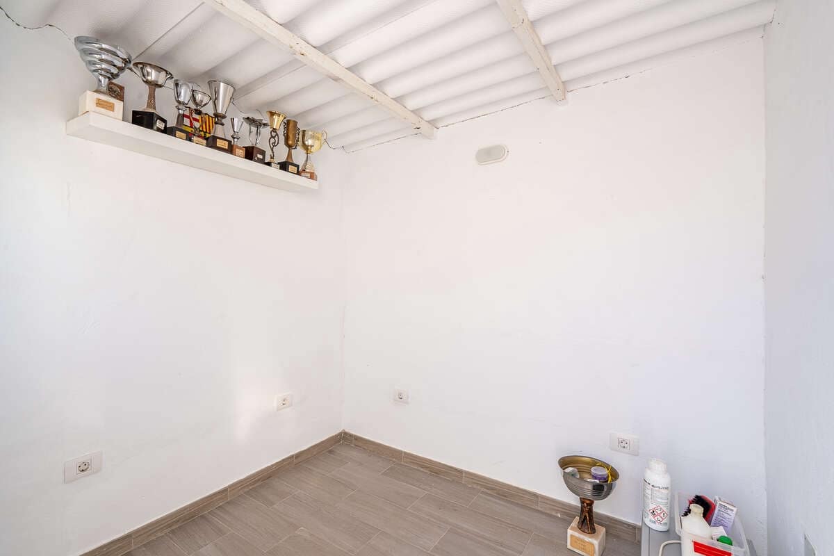 4 bedroom Finca/Country House for sale in Arrecife with garage - € 290,000 (Ref: 9747512)