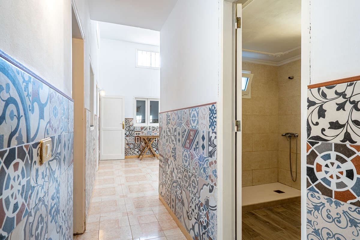 4 bedroom Finca/Country House for sale in Arrecife with garage - € 290,000 (Ref: 9747512)