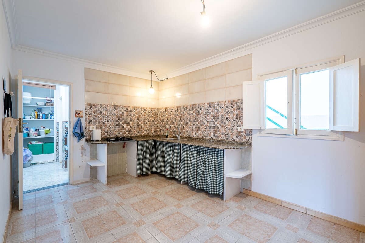 4 bedroom Finca/Country House for sale in Arrecife with garage - € 290,000 (Ref: 9747512)