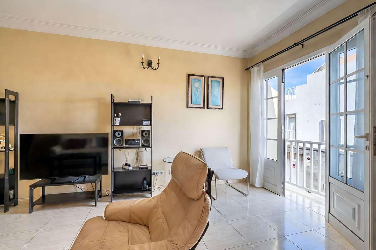 2 bedroom Flat for sale in Arrecife with garage - € 189,000 (Ref: 9770204)