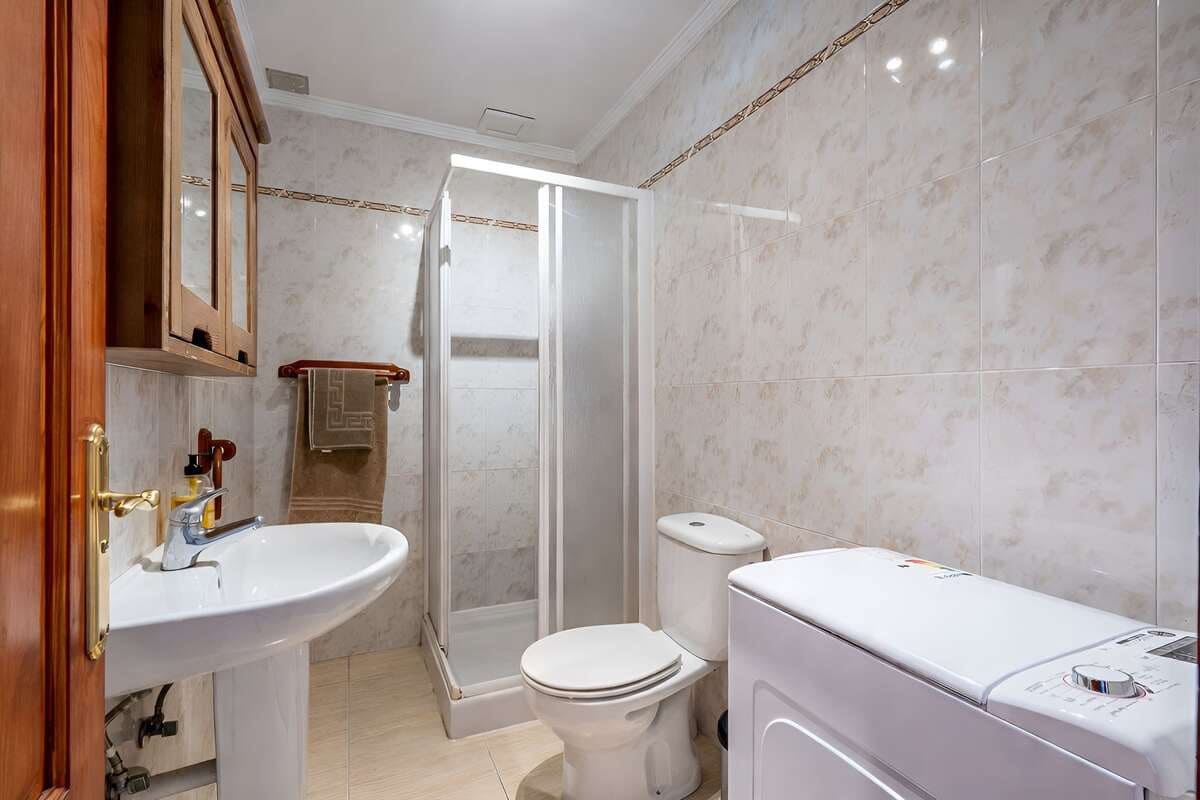 2 bedroom Flat for sale in Arrecife with garage - € 189,000 (Ref: 9770204)