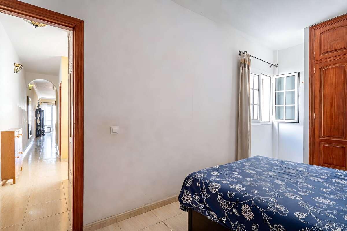 2 bedroom Flat for sale in Arrecife with garage - € 189,000 (Ref: 9770204)