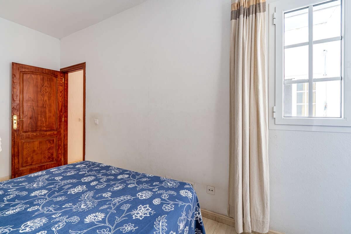 2 bedroom Flat for sale in Arrecife with garage - € 189,000 (Ref: 9770204)