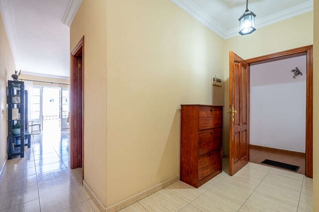 2 soverom Leilighet til salgs i Arrecife med garasje - € 189 000 (Ref: 9770204)