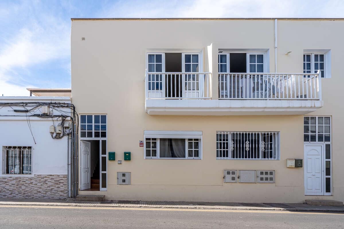 2 bedroom Flat for sale in Arrecife with garage - € 189,000 (Ref: 9770204)
