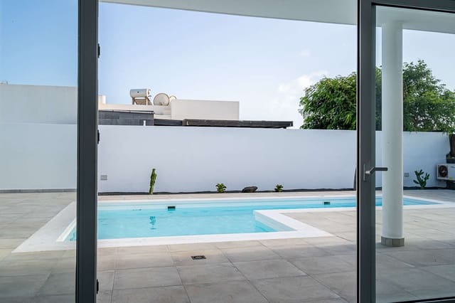 5 soveværelse Villa til salg i Playa Blanca, Yaiza med swimmingpool garage - € 540.000 (Ref: 9793861)