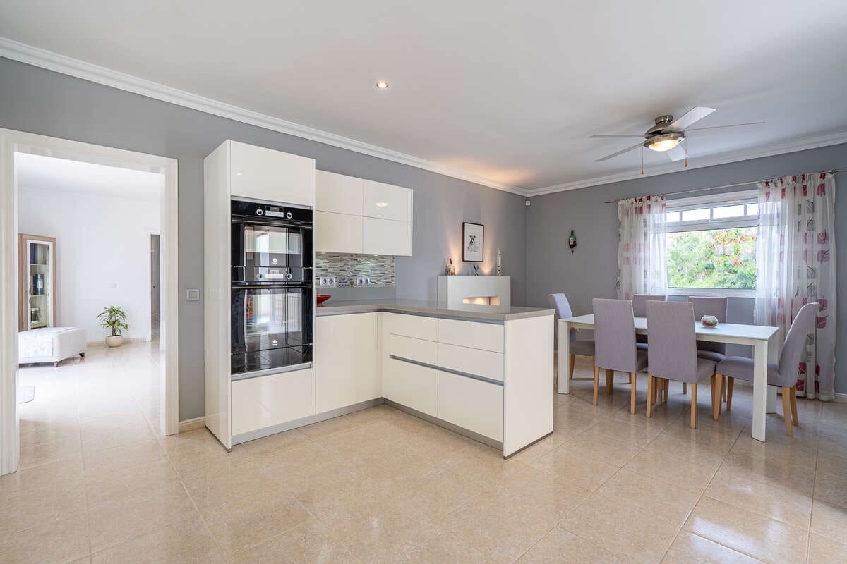 4 makuuhuone Huvila myytävänä paikassa Yaiza mukana uima-altaan 
autotalli - 550 000 € (Ref: 9793862)