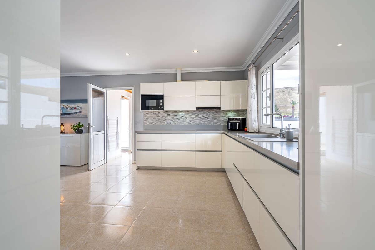 4 makuuhuone Huvila myytävänä paikassa Yaiza mukana uima-altaan 
autotalli - 550 000 € (Ref: 9793862)