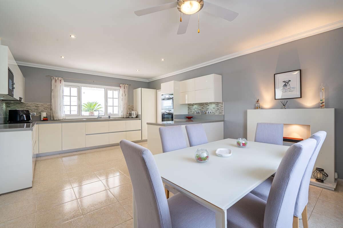 4 makuuhuone Huvila myytävänä paikassa Yaiza mukana uima-altaan 
autotalli - 550 000 € (Ref: 9793862)