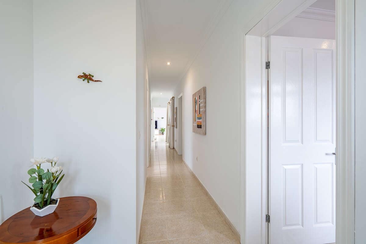 4 makuuhuone Huvila myytävänä paikassa Yaiza mukana uima-altaan 
autotalli - 550 000 € (Ref: 9793862)