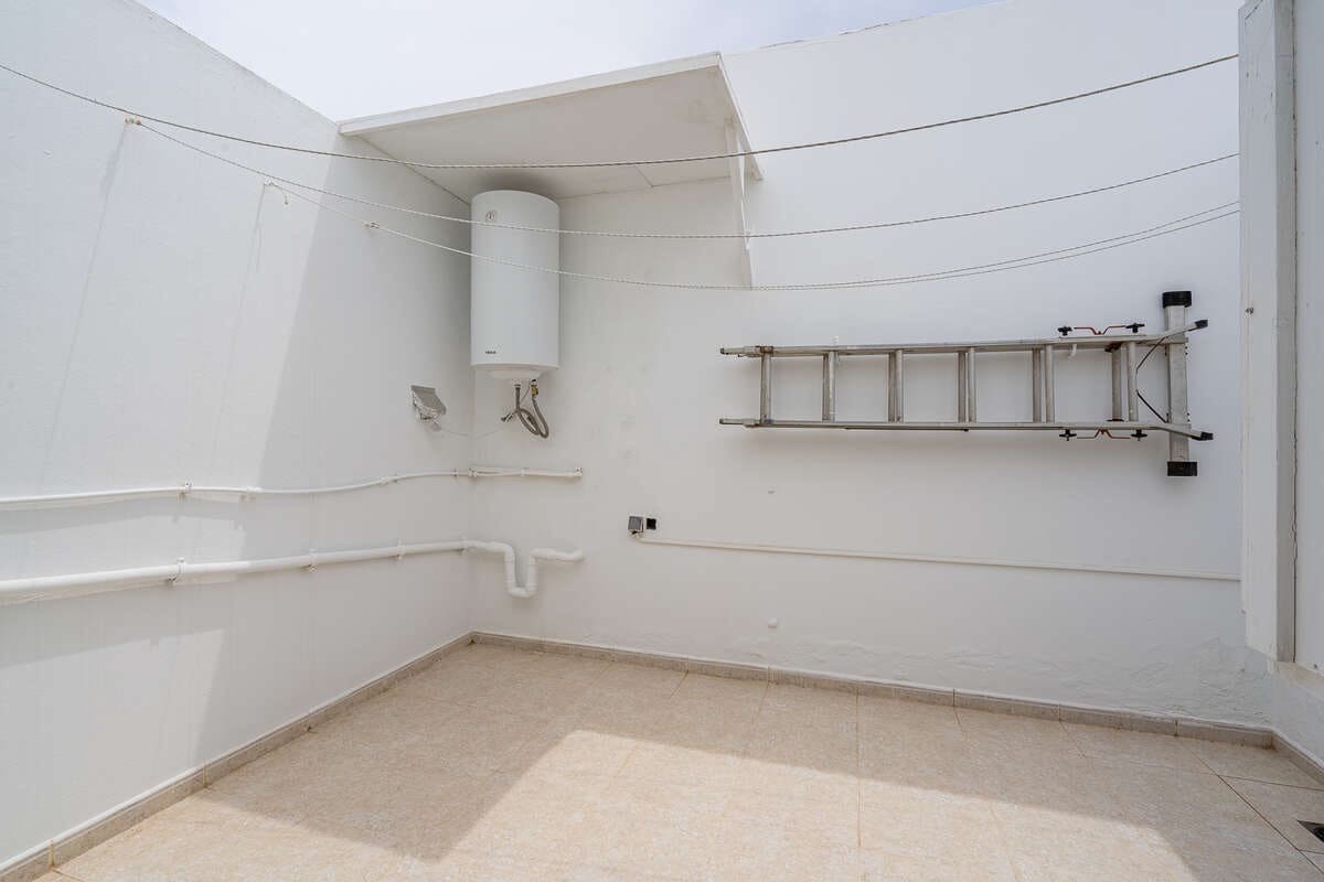 4 makuuhuone Huvila myytävänä paikassa Yaiza mukana uima-altaan 
autotalli - 550 000 € (Ref: 9793862)