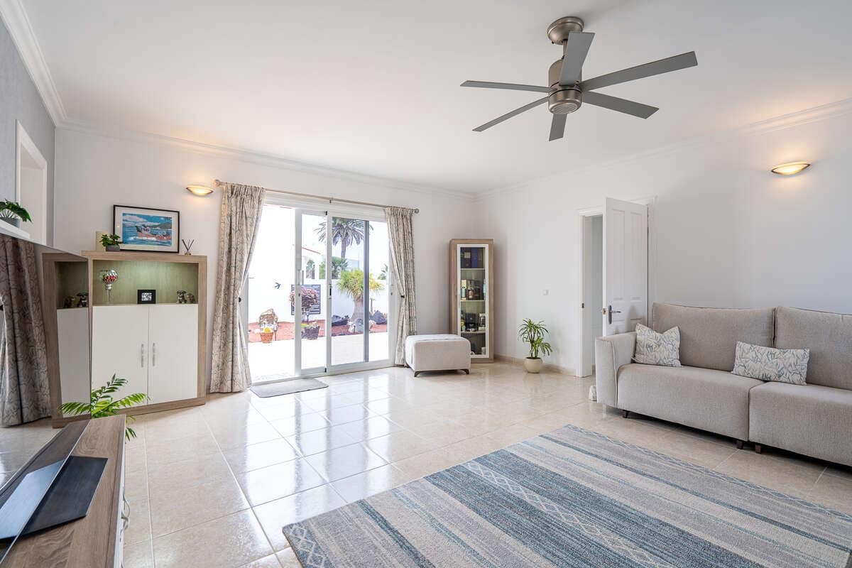 4 makuuhuone Huvila myytävänä paikassa Yaiza mukana uima-altaan 
autotalli - 550 000 € (Ref: 9793862)