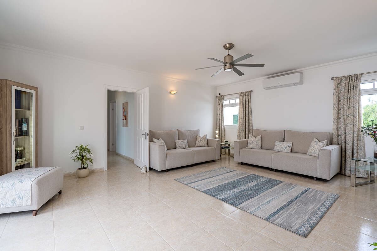 4 makuuhuone Huvila myytävänä paikassa Yaiza mukana uima-altaan 
autotalli - 550 000 € (Ref: 9793862)