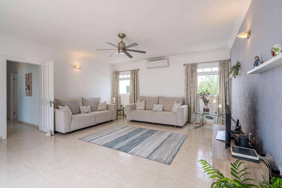 4 makuuhuone Huvila myytävänä paikassa Yaiza mukana uima-altaan 
autotalli - 550 000 € (Ref: 9793862)