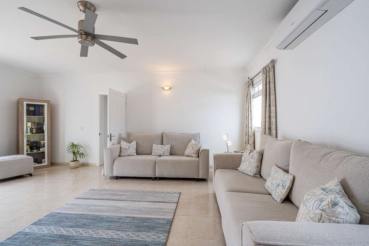 4 makuuhuone Huvila myytävänä paikassa Yaiza mukana uima-altaan 
autotalli - 550 000 € (Ref: 9793862)