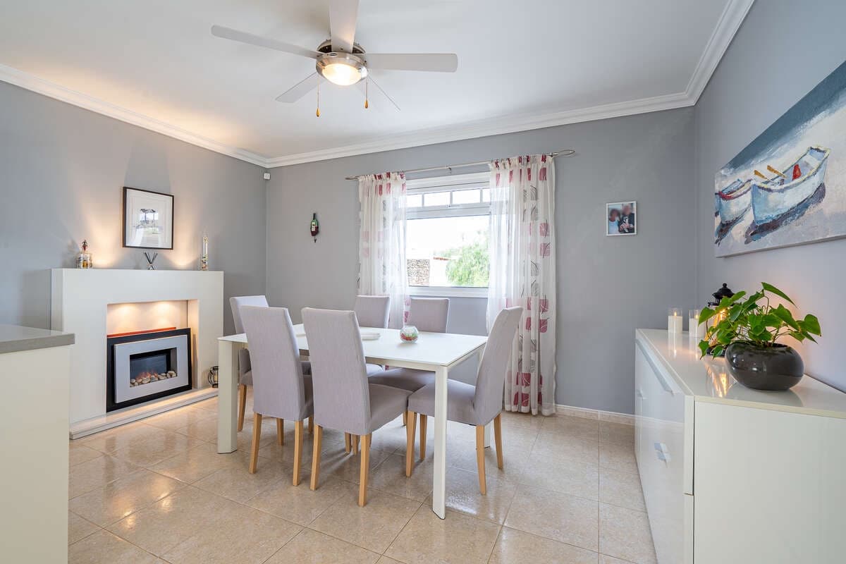 4 makuuhuone Huvila myytävänä paikassa Yaiza mukana uima-altaan 
autotalli - 550 000 € (Ref: 9793862)