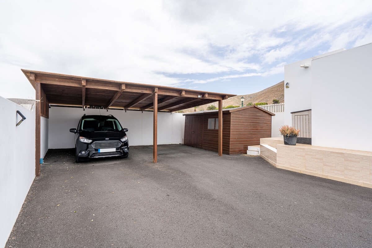 4 makuuhuone Huvila myytävänä paikassa Yaiza mukana uima-altaan 
autotalli - 550 000 € (Ref: 9793862)