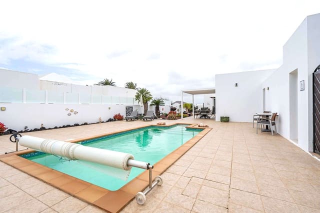 4 makuuhuone Huvila myytävänä paikassa Yaiza mukana uima-altaan 
autotalli - 550 000 € (Ref: 9793862)