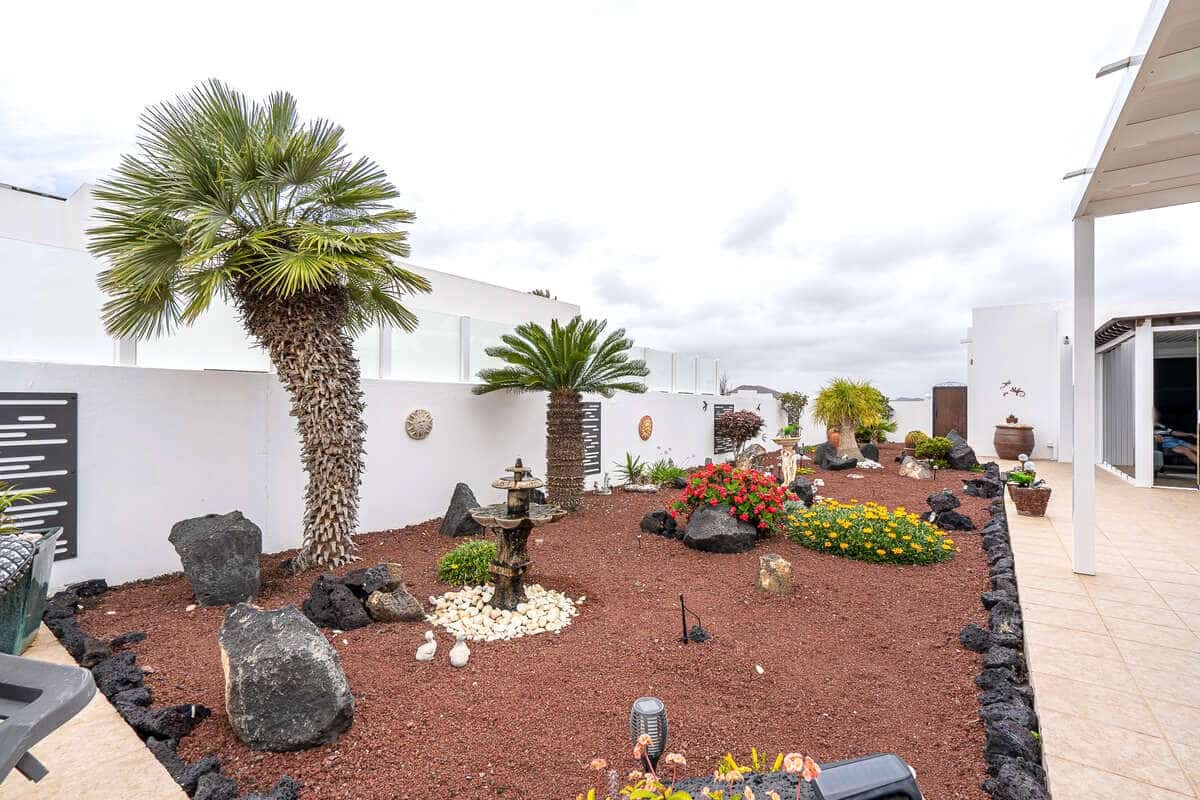 4 makuuhuone Huvila myytävänä paikassa Yaiza mukana uima-altaan 
autotalli - 550 000 € (Ref: 9793862)