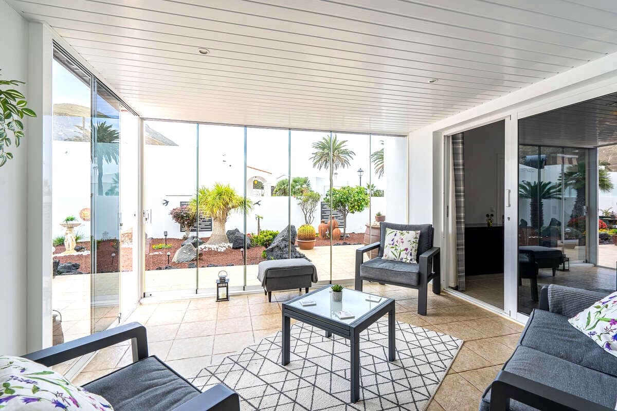 4 makuuhuone Huvila myytävänä paikassa Yaiza mukana uima-altaan 
autotalli - 550 000 € (Ref: 9793862)