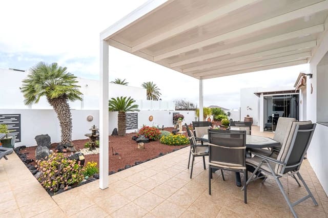 4 makuuhuone Huvila myytävänä paikassa Yaiza mukana uima-altaan 
autotalli - 550 000 € (Ref: 9793862)