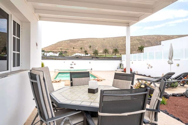 4 makuuhuone Huvila myytävänä paikassa Yaiza mukana uima-altaan 
autotalli - 550 000 € (Ref: 9793862)