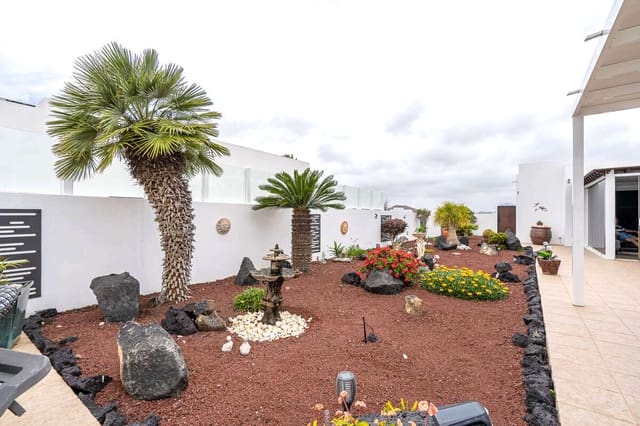 4 makuuhuone Huvila myytävänä paikassa Yaiza mukana uima-altaan 
autotalli - 550 000 € (Ref: 9793862)