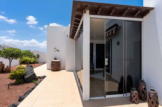 4 chambre Villa/Maison à vendre à Yaiza avec piscine garage - 550 000 € (Ref: 9793862)