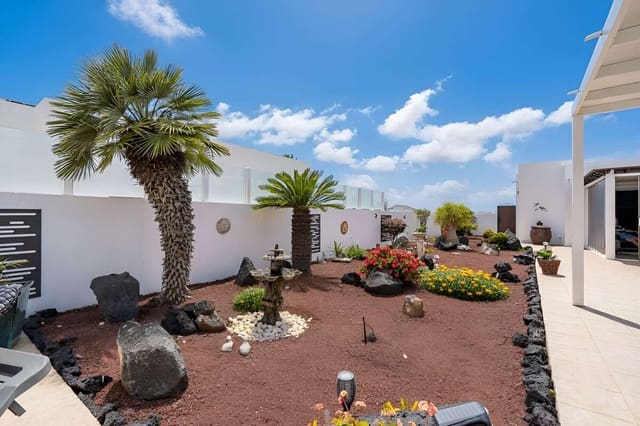 4 chambre Villa/Maison à vendre à Yaiza avec piscine garage - 550 000 € (Ref: 9793862)