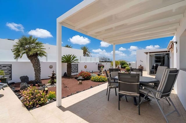 4 chambre Villa/Maison à vendre à Yaiza avec piscine garage - 550 000 € (Ref: 9793862)