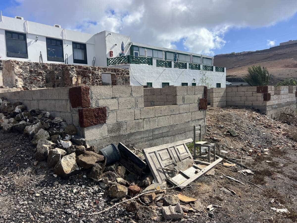 Villa for sale in Femes - € 158,500 (Ref: 9798531)