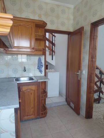 4 slaapkamer Finca/Landhuis te koop in Arrecife met garage - € 300.000 (Ref: 9798532)