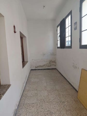 4 slaapkamer Finca/Landhuis te koop in Arrecife met garage - € 300.000 (Ref: 9798532)