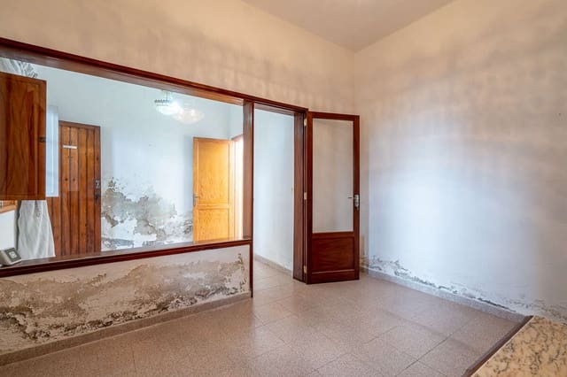 4 slaapkamer Finca/Landhuis te koop in Arrecife met garage - € 300.000 (Ref: 9798532)