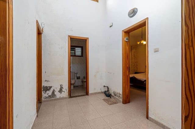 4 slaapkamer Finca/Landhuis te koop in Arrecife met garage - € 300.000 (Ref: 9798532)
