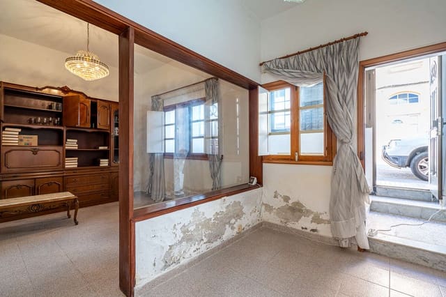 4 slaapkamer Finca/Landhuis te koop in Arrecife met garage - € 300.000 (Ref: 9798532)