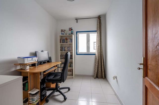 3 bedroom Finca/Country House for sale in La Santa, Tinajo with garage - € 320,000 (Ref: 9798533)