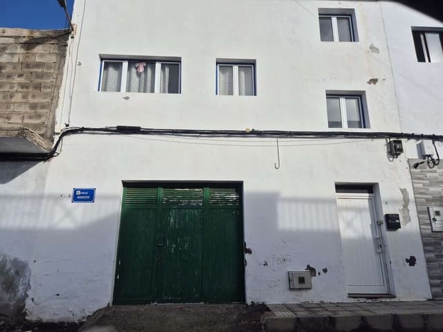 3 bedroom Finca/Country House for sale in La Santa, Tinajo with garage - € 320,000 (Ref: 9798533)