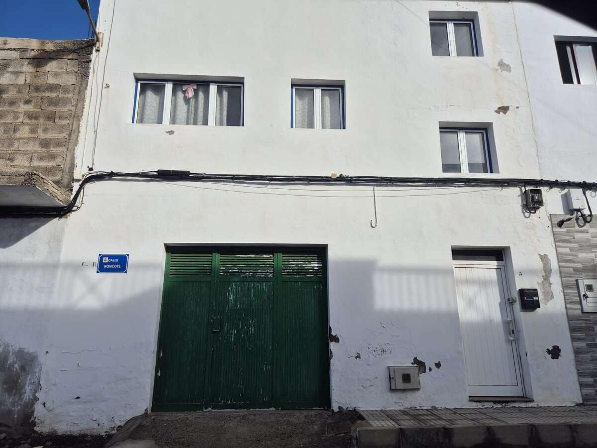 3 bedroom Finca/Country House for sale in La Santa with garage - € 320,000 (Ref: 9798533)
